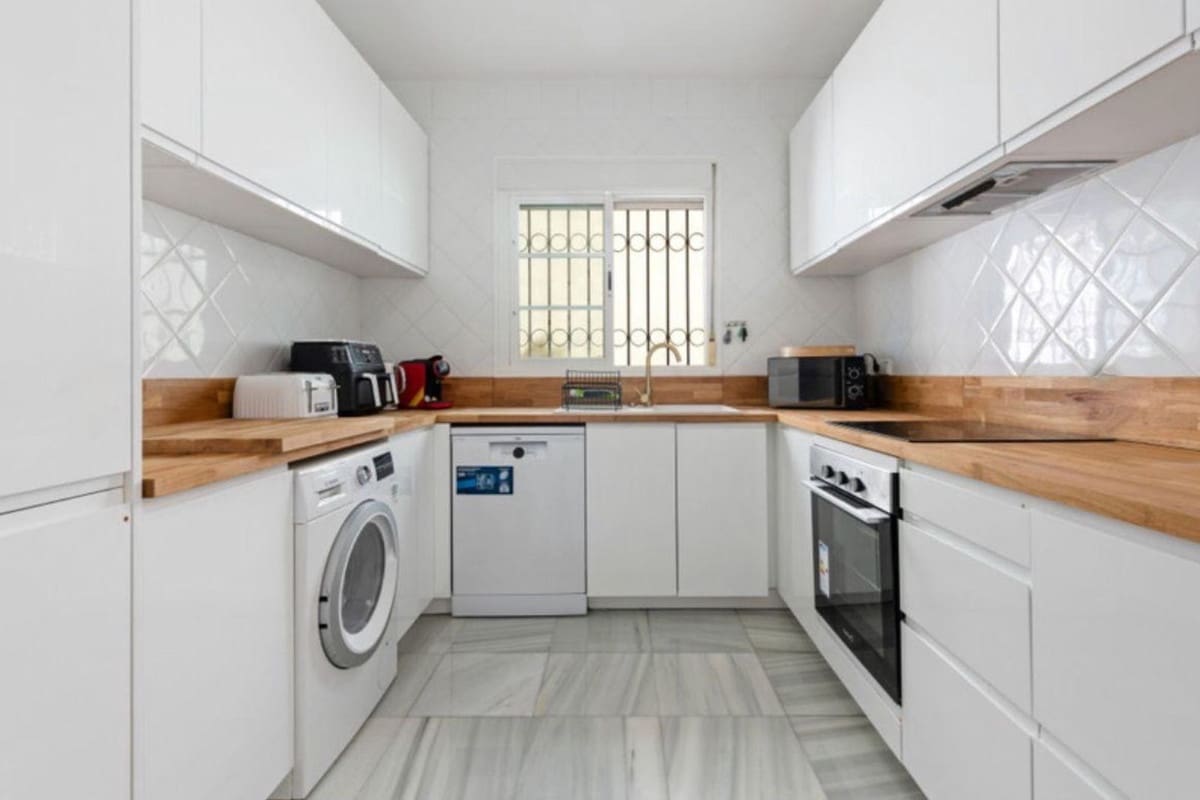 4 makuuhuone Huvila myytävänä paikassa New Golden Mile mukana uima-altaan - 795 000 € (Ref: 9509009)