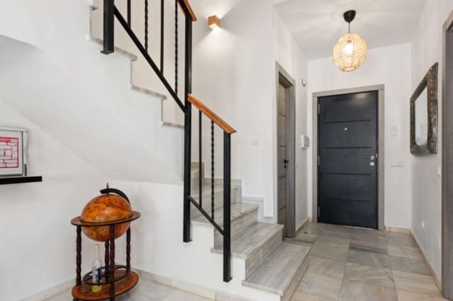 4 slaapkamer Villa te koop in Guadalmansa, Estepona met zwembad - € 795.000 (Ref: 9509009)