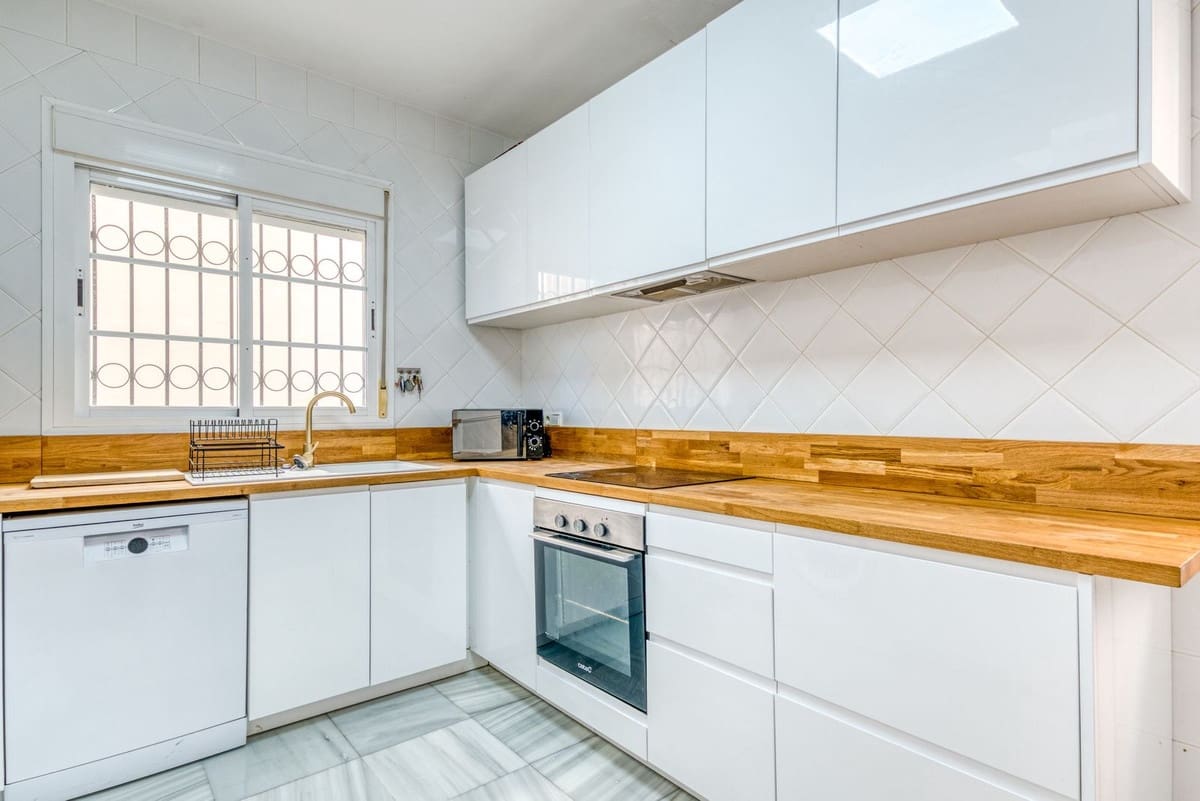 4 bedroom Villa for sale in New Golden Mile with pool - € 795,000 (Ref: 9509009)