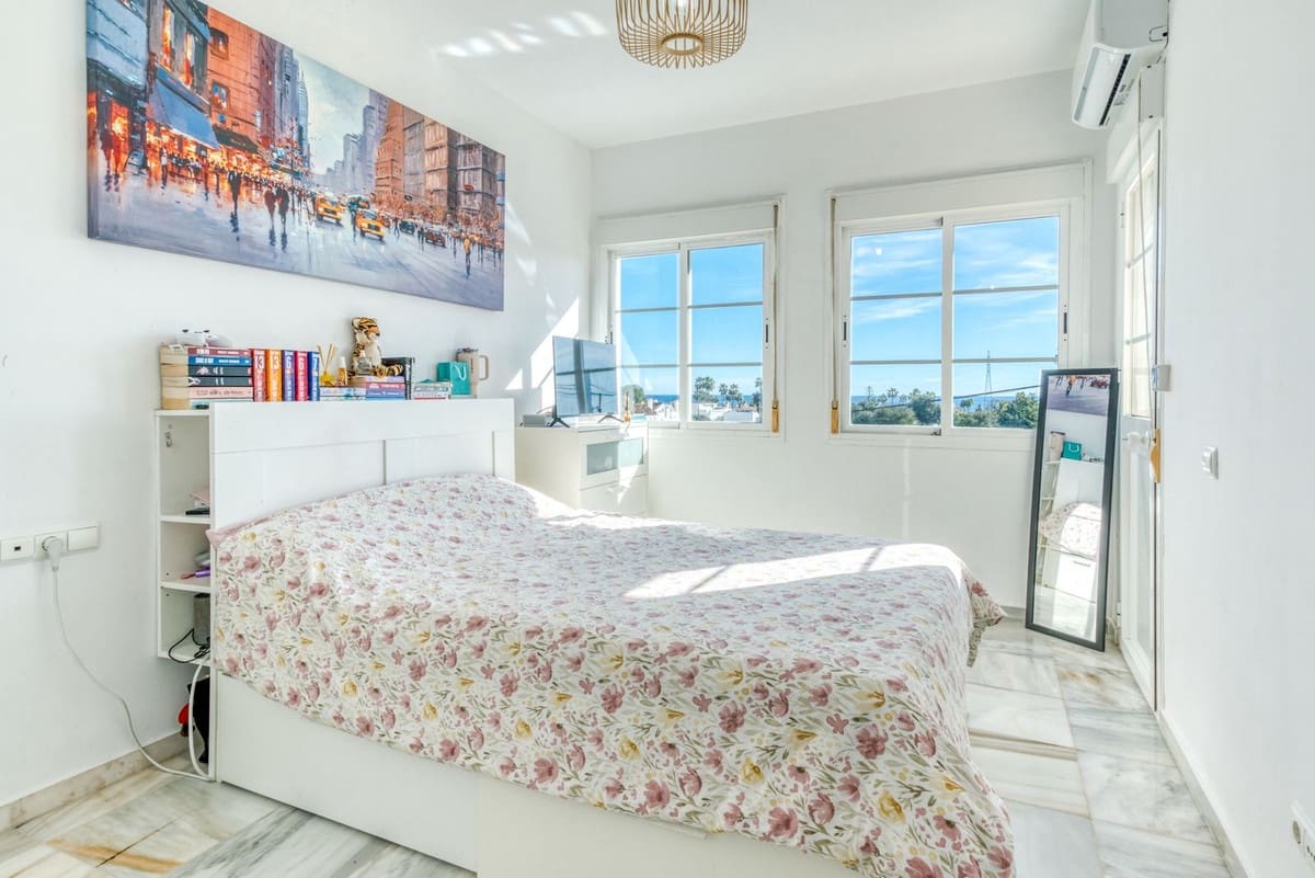 4 bedroom Villa for sale in New Golden Mile with pool - € 795,000 (Ref: 9509009)