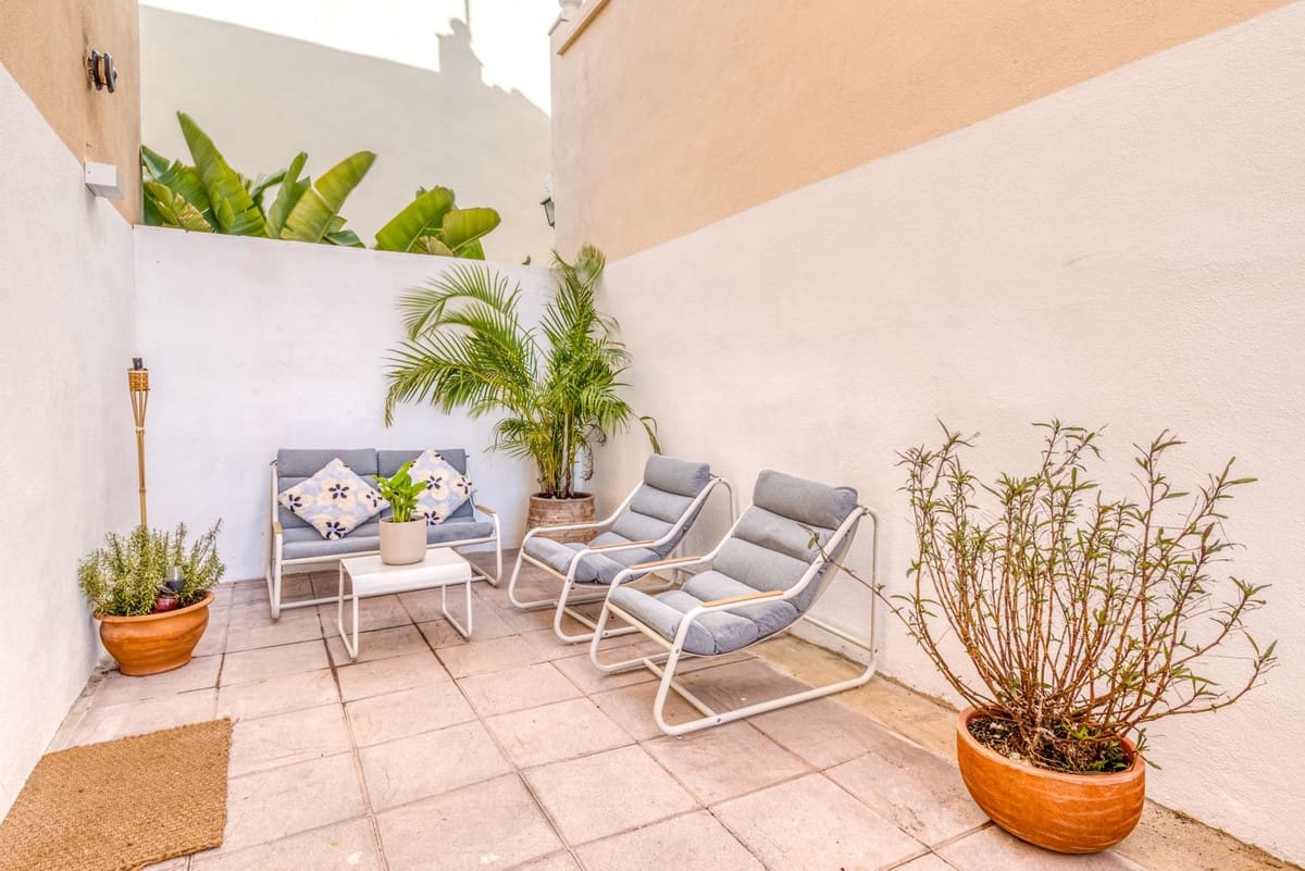 4 bedroom Villa for sale in New Golden Mile with pool - € 795,000 (Ref: 9509009)