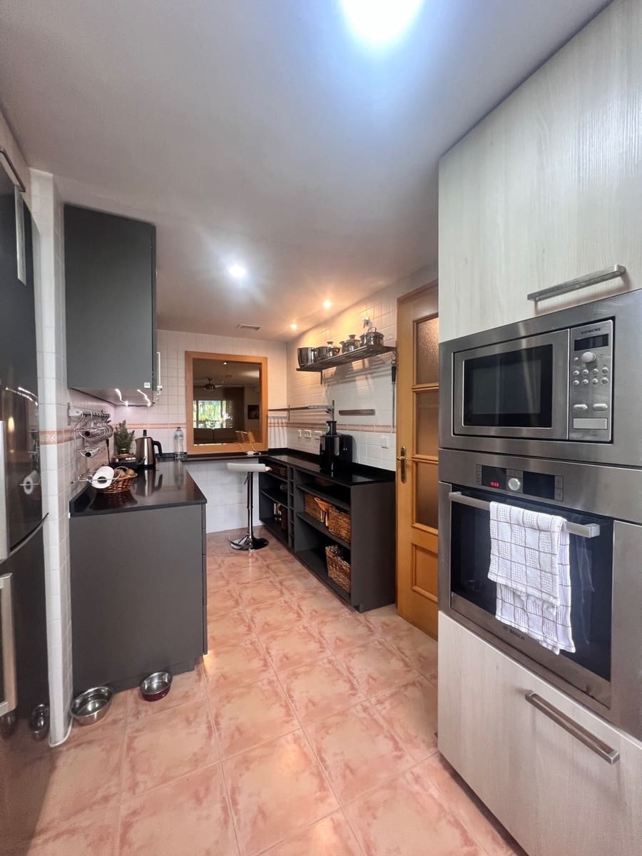 Apartamento de 2 habitaciones en San Pedro de Alcantara en venta con piscina - 399.000 € (Ref: 9509010)