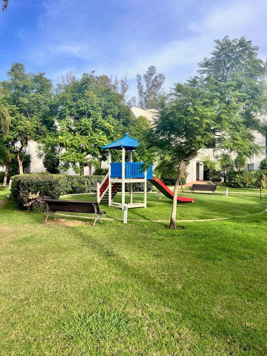 Apartamento de 2 habitaciones en San Pedro de Alcantara en venta con piscina - 399.000 € (Ref: 9509010)