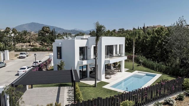 4 makuuhuone Huvila myytävänä paikassa Resinera-Voladilla, Estepona mukana uima-altaan - 2 200 000 € (Ref: 9509011)
