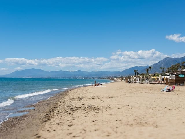 Apartamento de 4 habitaciones en Elviria, Marbella en venta con piscina - 1.100.000 € (Ref: 9509013)