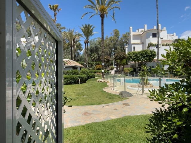 Apartamento de 4 habitaciones en Elviria, Marbella en venta con piscina - 1.100.000 € (Ref: 9509013)