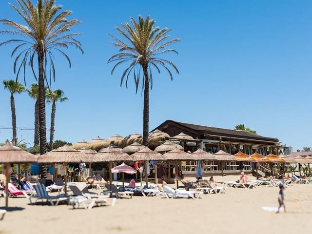 Apartamento de 4 habitaciones en Elviria, Marbella en venta con piscina - 1.100.000 € (Ref: 9509013)