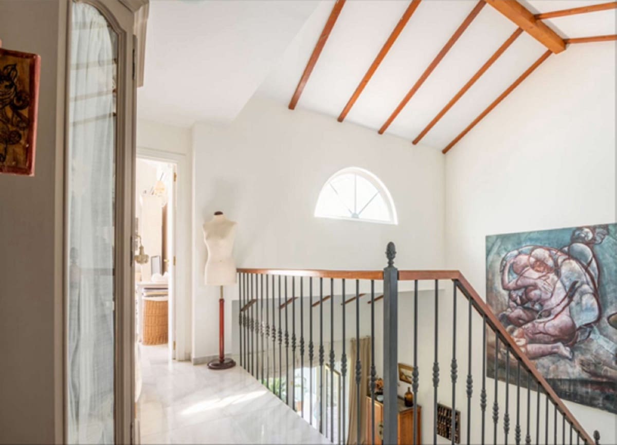 3 makuuhuone Omakotitalo myytävänä paikassa Guadalmina mukana uima-altaan - 895 000 € (Ref: 9509014)