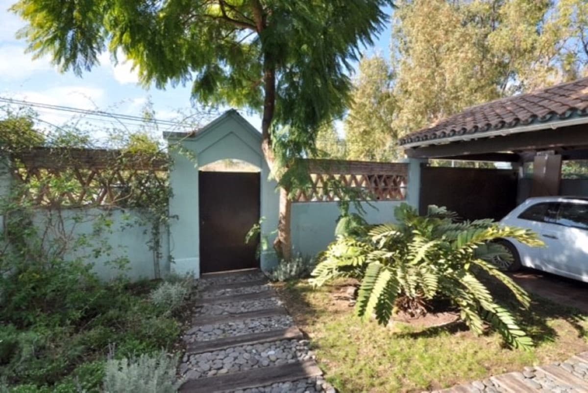 3 makuuhuone Omakotitalo myytävänä paikassa Guadalmina mukana uima-altaan - 895 000 € (Ref: 9509014)