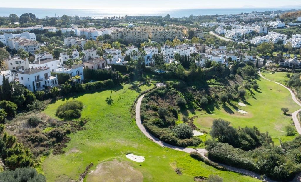 4 soveværelse Villa til salg i Estepona med swimmingpool - € 1.299.000 (Ref: 9509015)