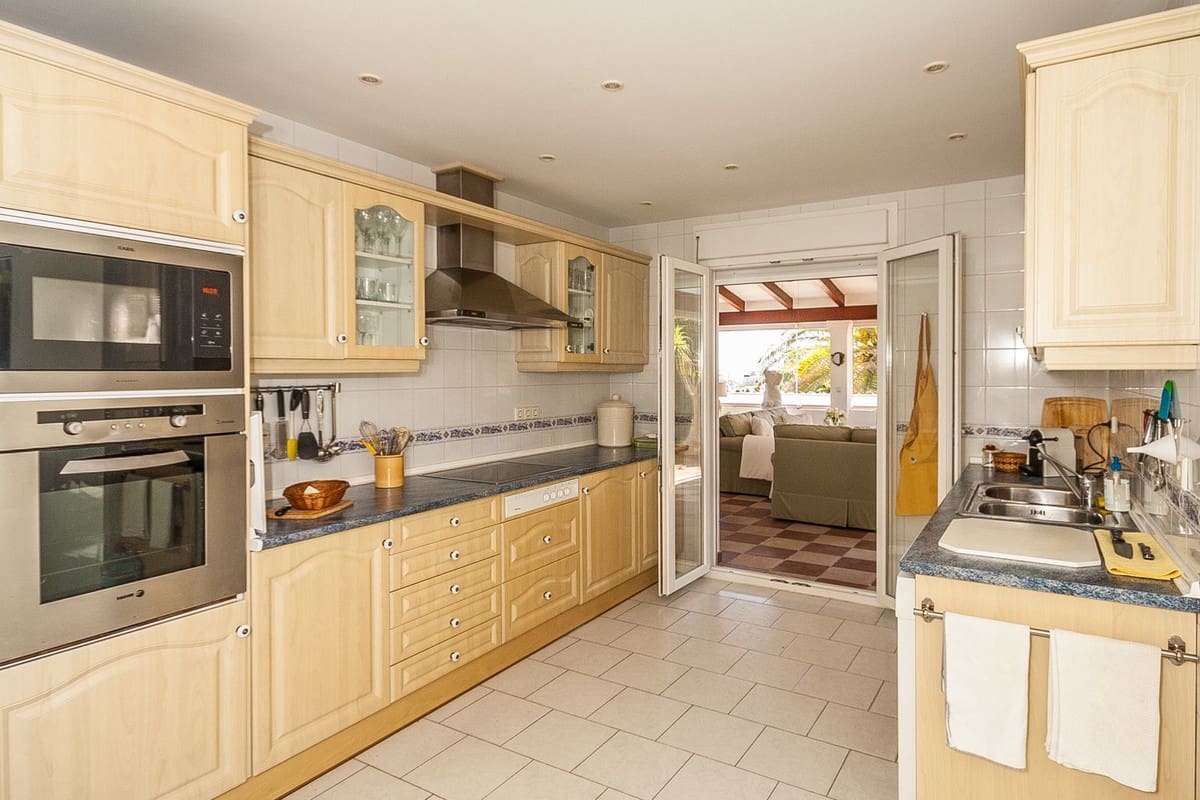 4 quarto Moradia para venda em Marbesa - 2 100 000 € (Ref: 9509016)