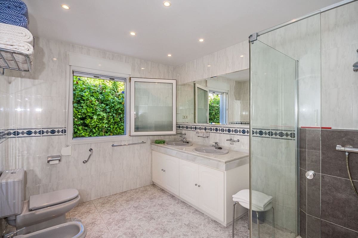 4 quarto Moradia para venda em Marbesa - 2 100 000 € (Ref: 9509016)