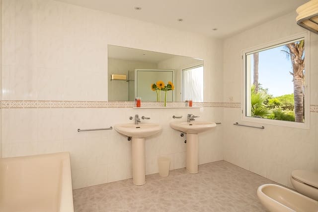 4 soveværelse Villa til salg i Marbesa, Marbella - € 2.100.000 (Ref: 9509016)