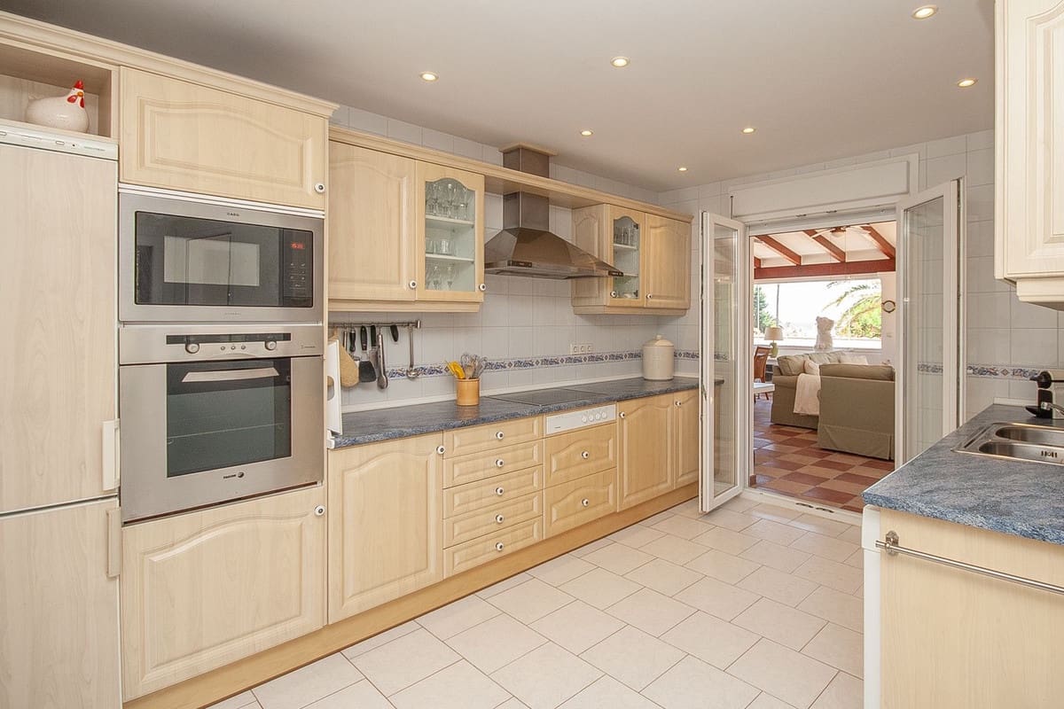 4 bedroom Villa for sale in Marbesa - € 2,090,000 (Ref: 9509016)