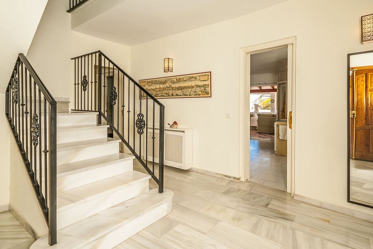4 bedroom Villa for sale in Marbesa - € 2,090,000 (Ref: 9509016)