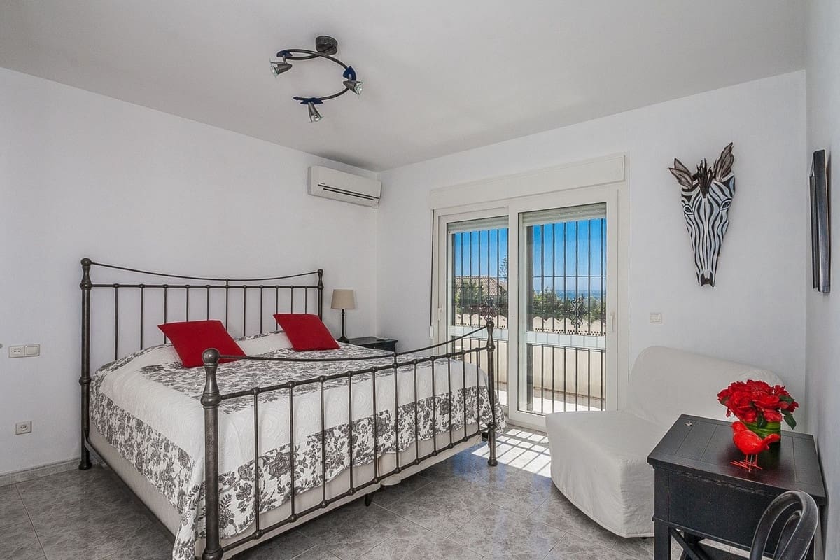 4 bedroom Villa for sale in Marbesa - € 2,090,000 (Ref: 9509016)