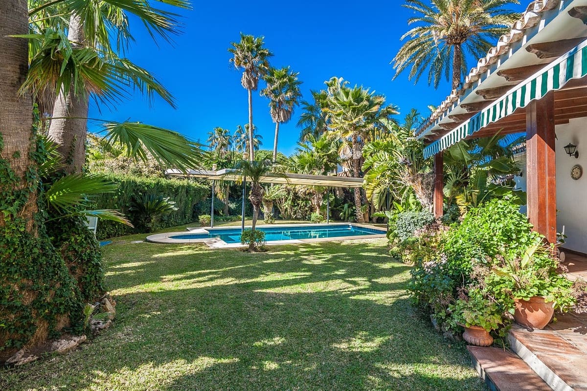 4 bedroom Villa for sale in Marbesa - € 2,090,000 (Ref: 9509016)