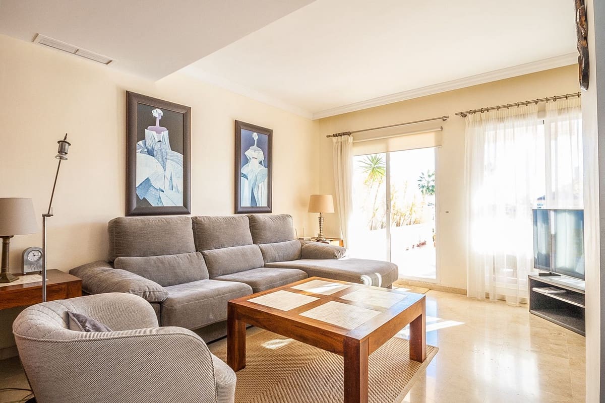 2 bedroom Penthouse for sale in Elviria with pool - € 419,000 (Ref: 9509018)