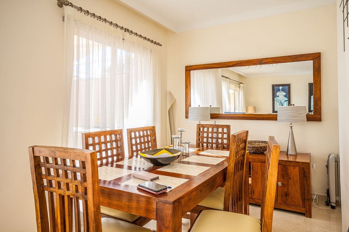 2 bedroom Penthouse for sale in Elviria with pool - € 419,000 (Ref: 9509018)