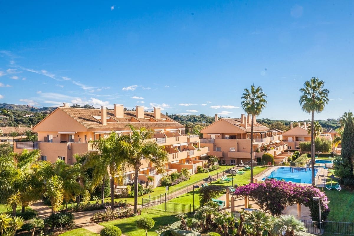 2 bedroom Penthouse for sale in Elviria with pool - € 419,000 (Ref: 9509018)