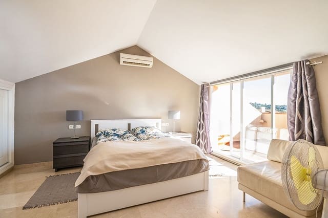 2 bedroom Penthouse for sale in Elviria, Marbella with pool - € 419,000 (Ref: 9509018)