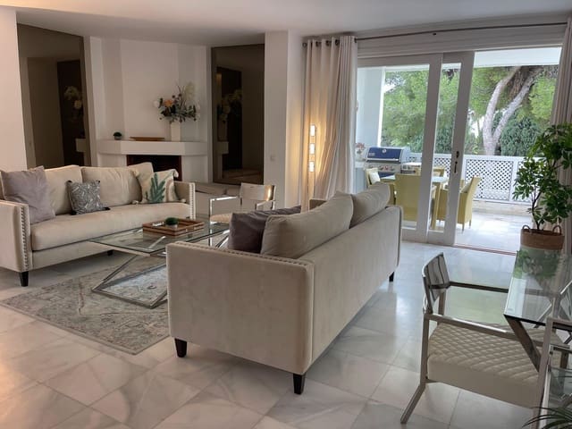 3 bedroom Penthouse for sale in Los Monteros, Marbella with pool - € 825,000 (Ref: 9509019)