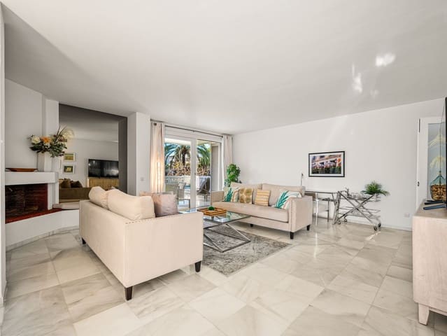 3 soverom Penthouse til salgs i Los Monteros, Marbella med svømmebasseng - € 790 000 (Ref: 9509019)