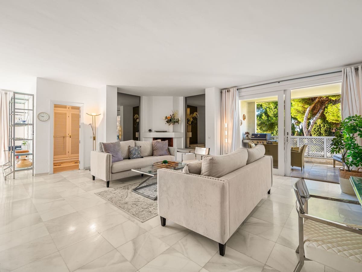 3 bedroom Penthouse for sale in Los Monteros with pool - € 790,000 (Ref: 9509019)