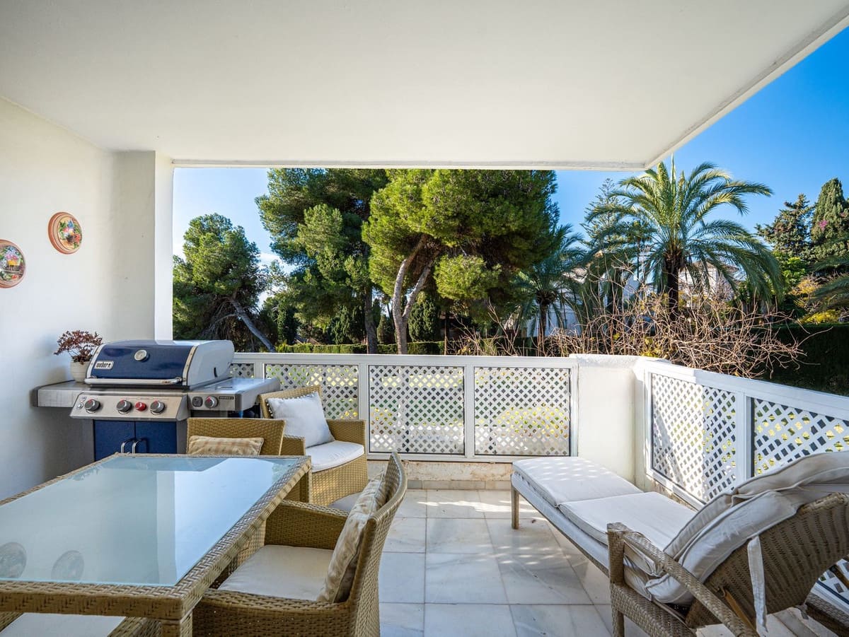 3 bedroom Penthouse for sale in Los Monteros with pool - € 790,000 (Ref: 9509019)