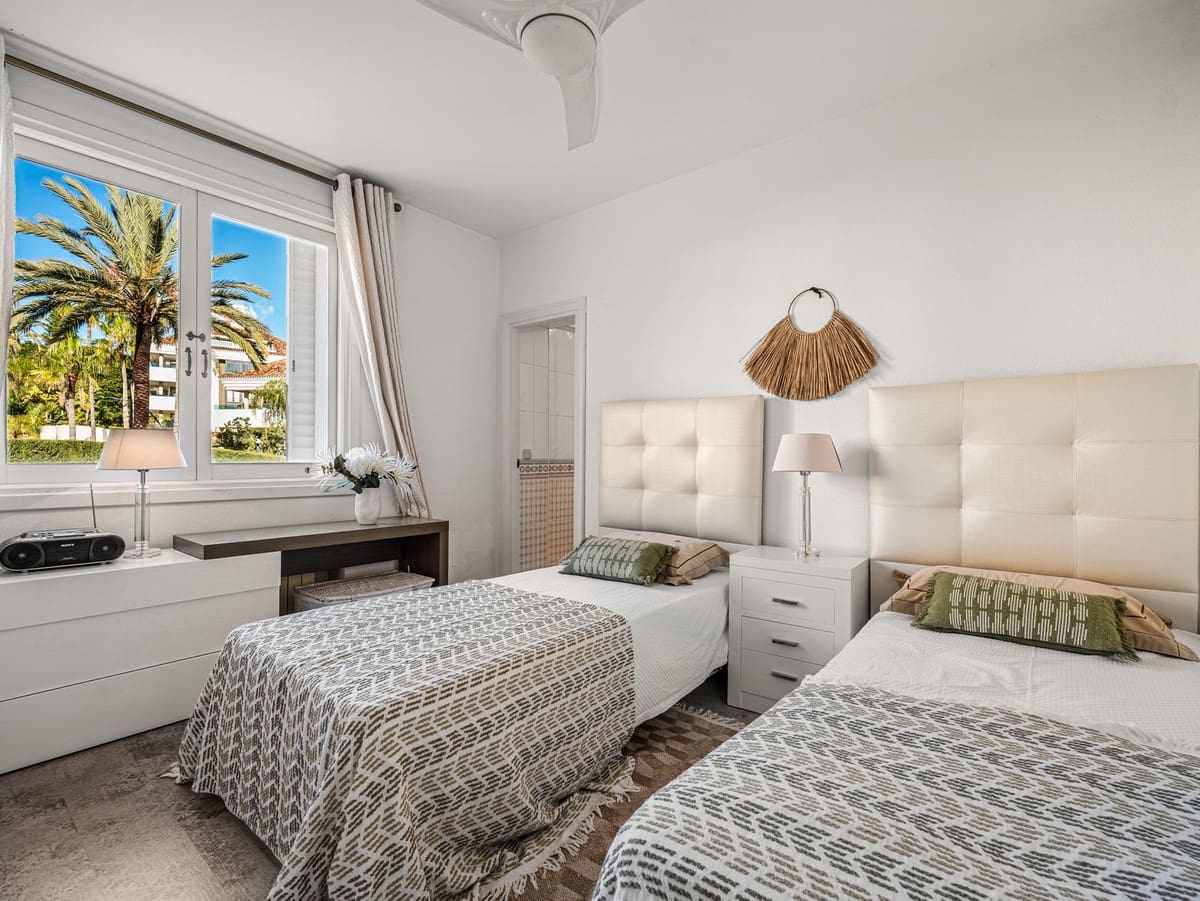 3 bedroom Penthouse for sale in Los Monteros with pool - € 790,000 (Ref: 9509019)