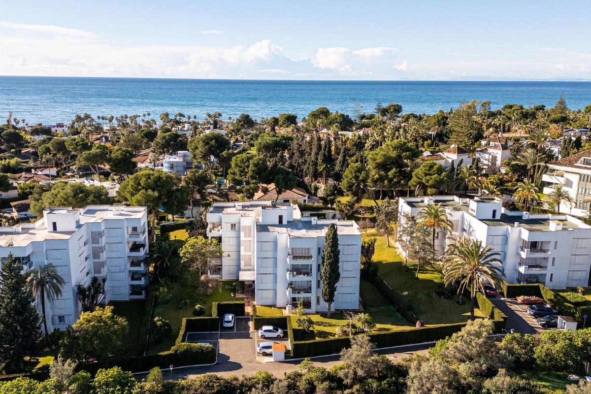 3 bedroom Penthouse for sale in Los Monteros with pool - € 790,000 (Ref: 9509019)