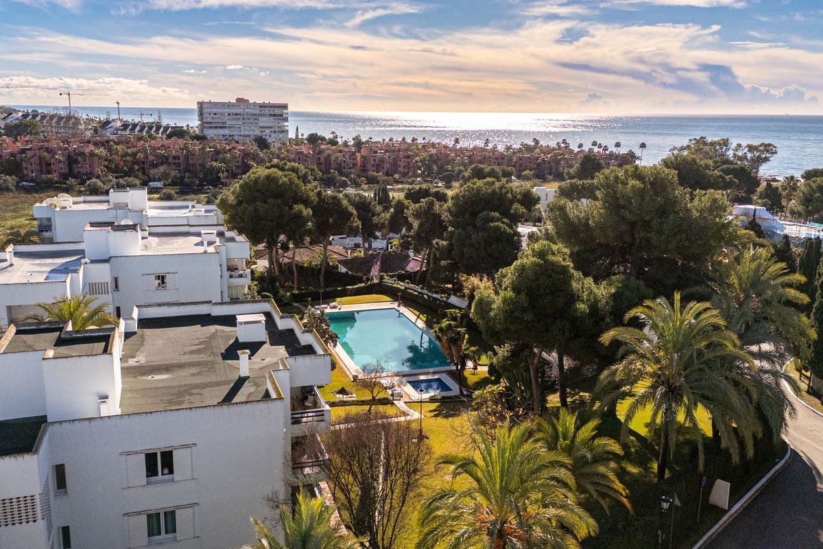 3 bedroom Penthouse for sale in Los Monteros with pool - € 790,000 (Ref: 9509019)