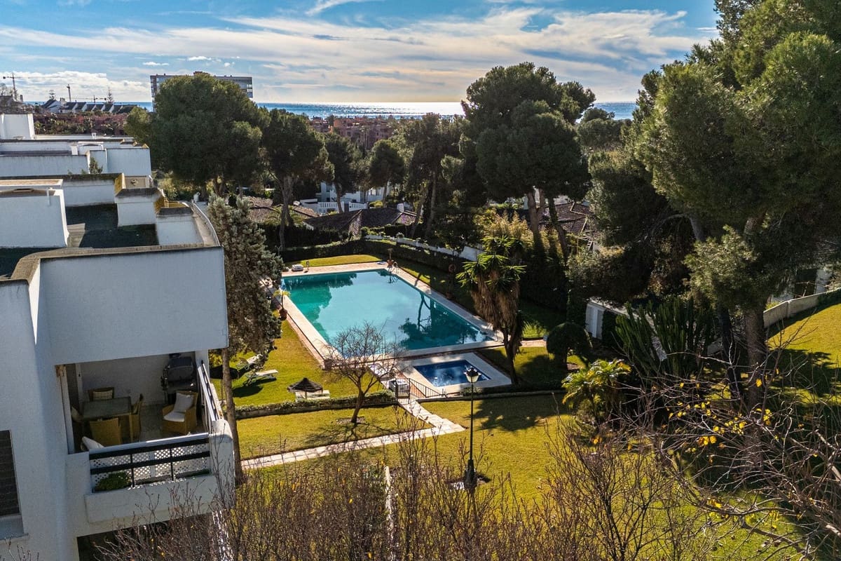 3 bedroom Penthouse for sale in Los Monteros with pool - € 790,000 (Ref: 9509019)