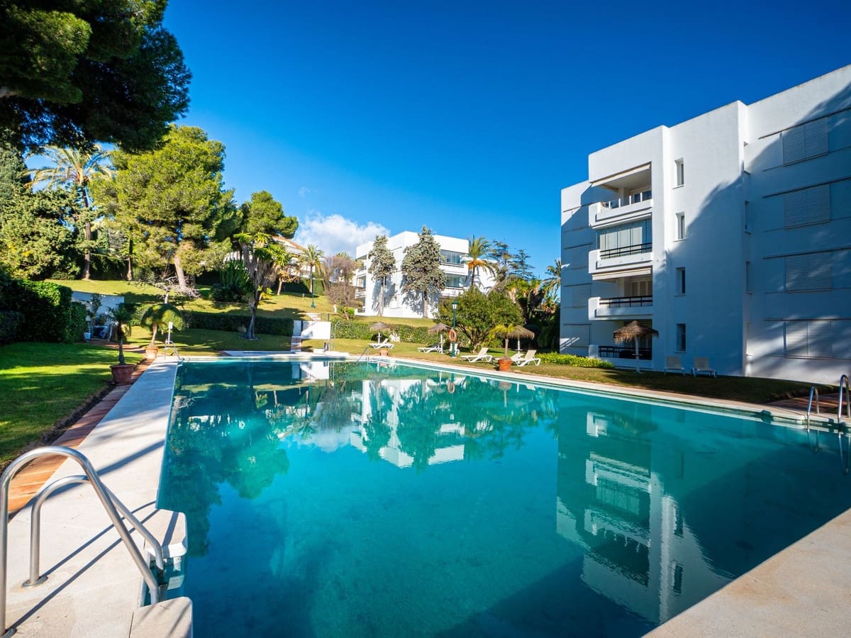 3 bedroom Penthouse for sale in Los Monteros with pool - € 790,000 (Ref: 9509019)