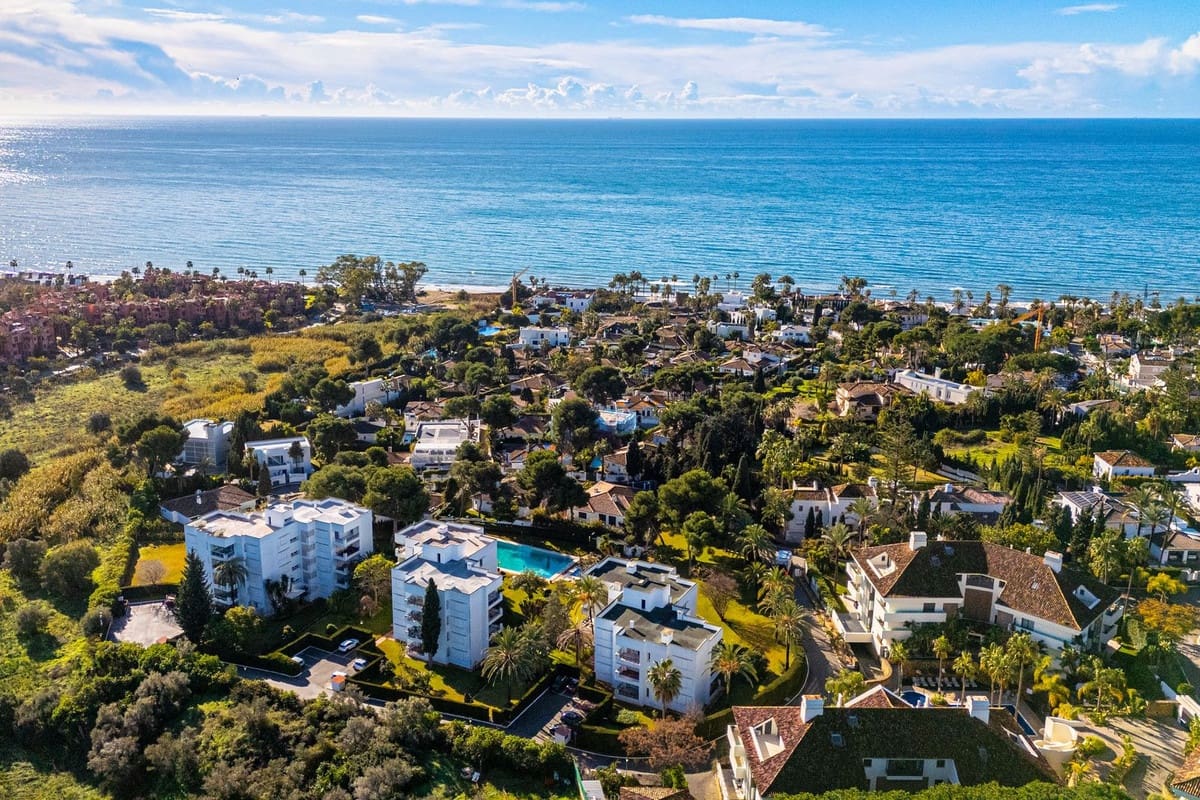 3 bedroom Penthouse for sale in Los Monteros with pool - € 790,000 (Ref: 9509019)