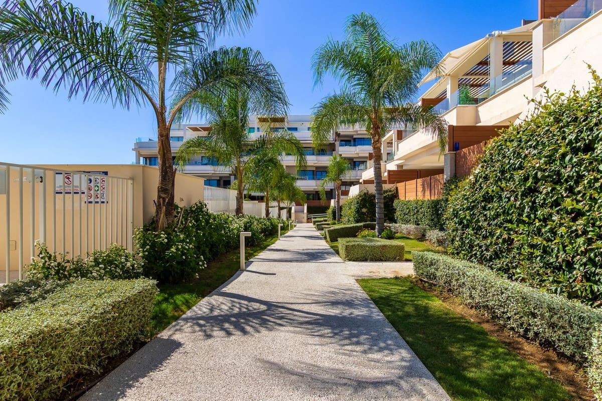 3 bedroom Penthouse for sale in La Cala de Mijas with pool - € 795,000 (Ref: 9509021)