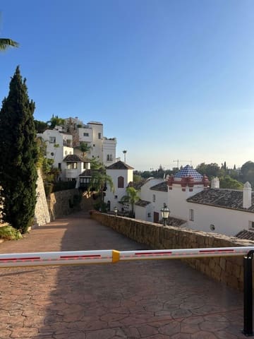 3 makuuhuone Omakotitalo myytävänä paikassa La Quinta, Benahavís mukana uima-altaan - 715 000 € (Ref: 9509022)