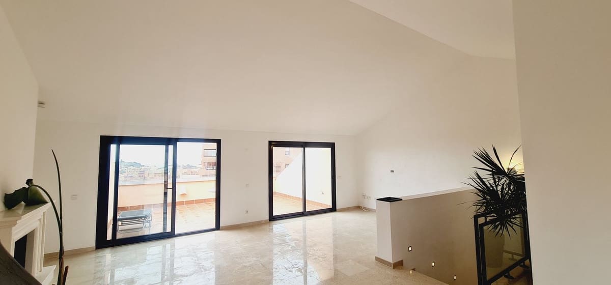 3 bedroom Apartment for sale in Calahonda with pool - € 495,000 (Ref: 9509023)