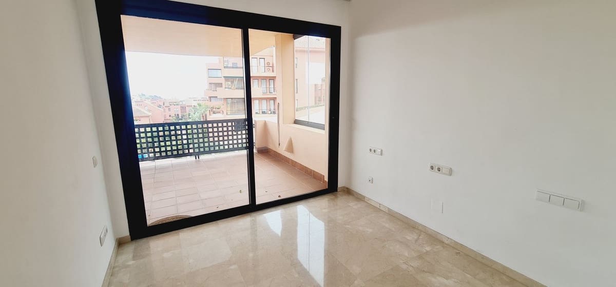 3 bedroom Apartment for sale in Calahonda with pool - € 495,000 (Ref: 9509023)