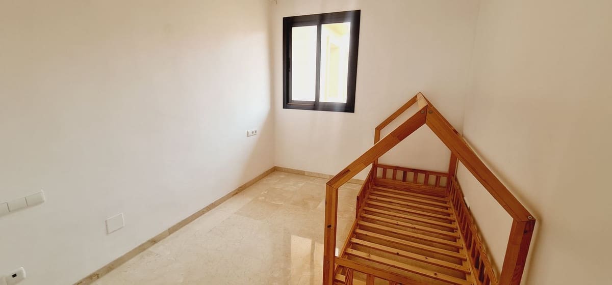 3 bedroom Apartment for sale in Calahonda with pool - € 495,000 (Ref: 9509023)