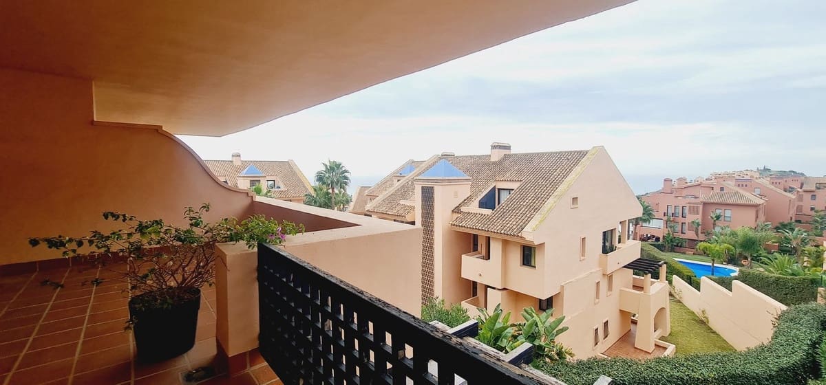3 bedroom Apartment for sale in Calahonda with pool - € 495,000 (Ref: 9509023)