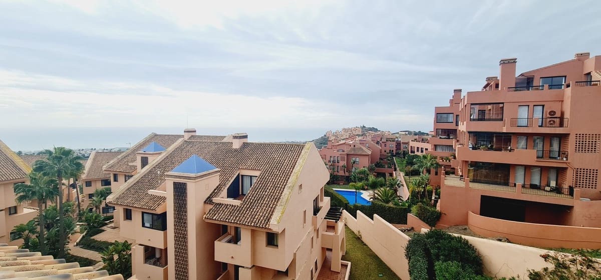 3 bedroom Apartment for sale in Calahonda with pool - € 495,000 (Ref: 9509023)