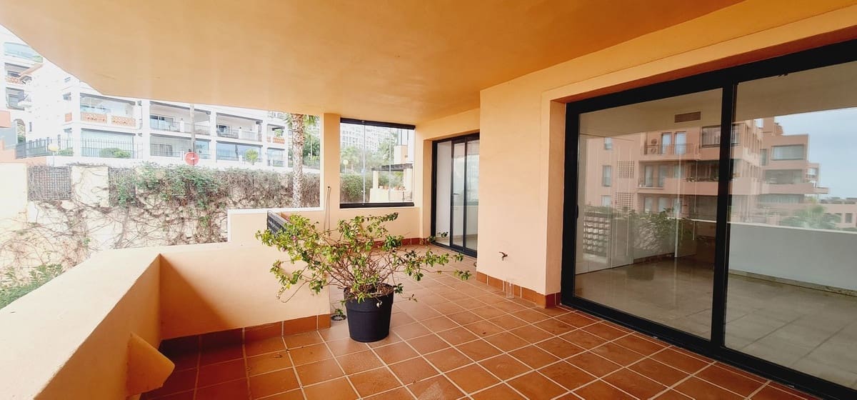 3 bedroom Apartment for sale in Calahonda with pool - € 495,000 (Ref: 9509023)