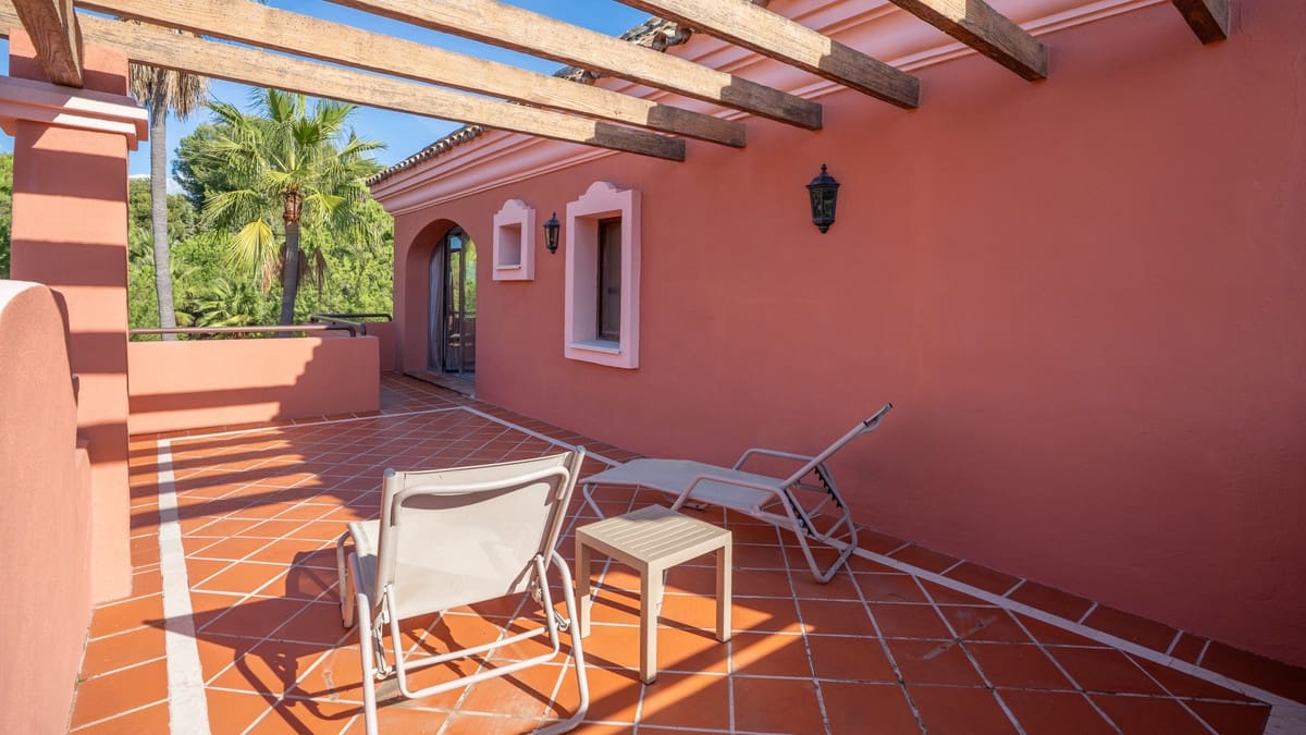 2 Zimmer Penthouse zu verkaufen in Puerto Banus mit Pool - 850.000 € (Ref: 9527976)