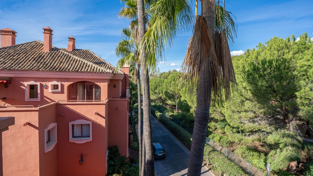 2 Zimmer Penthouse zu verkaufen in Puerto Banus mit Pool - 850.000 € (Ref: 9527976)