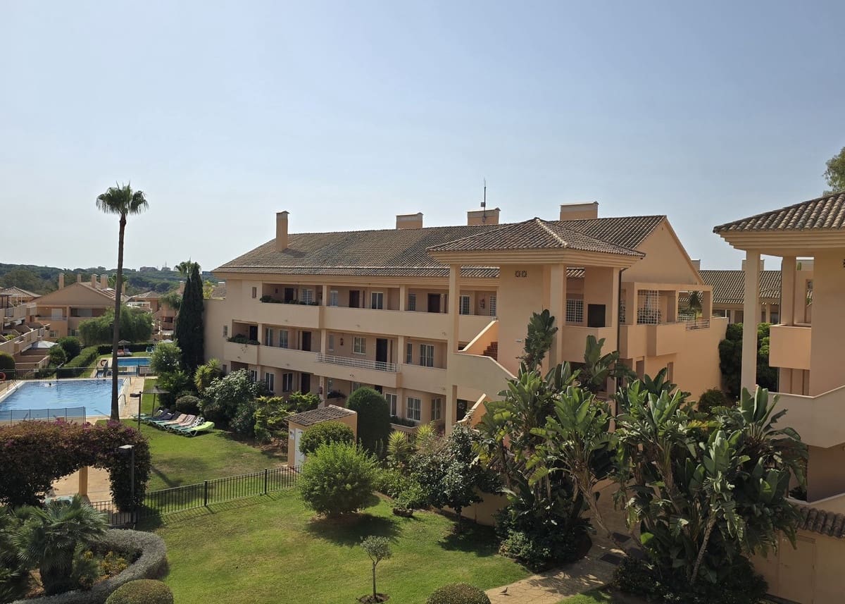 Ático de 2 habitaciones en Elviria en venta con piscina - 419.000 € (Ref: 9527978)