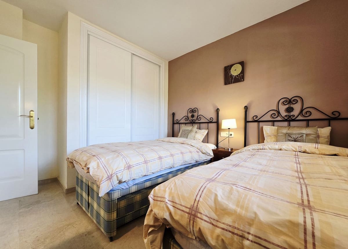 Ático de 2 habitaciones en Elviria en venta con piscina - 419.000 € (Ref: 9527978)