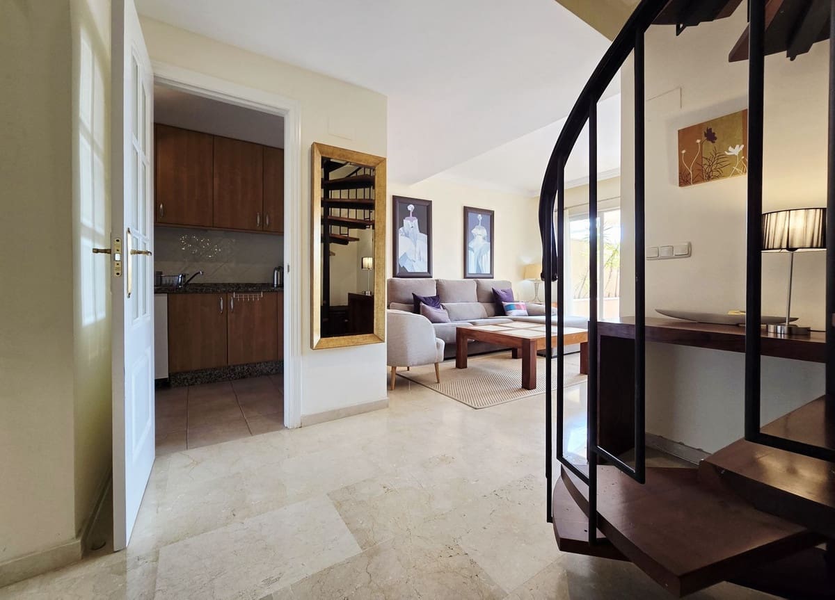 Ático de 2 habitaciones en Elviria en venta con piscina - 419.000 € (Ref: 9527978)