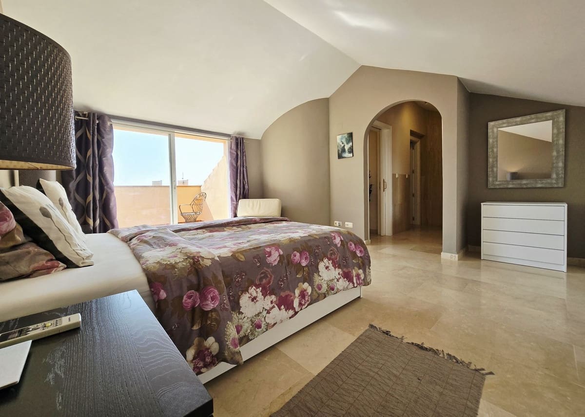 Ático de 2 habitaciones en Elviria en venta con piscina - 419.000 € (Ref: 9527978)