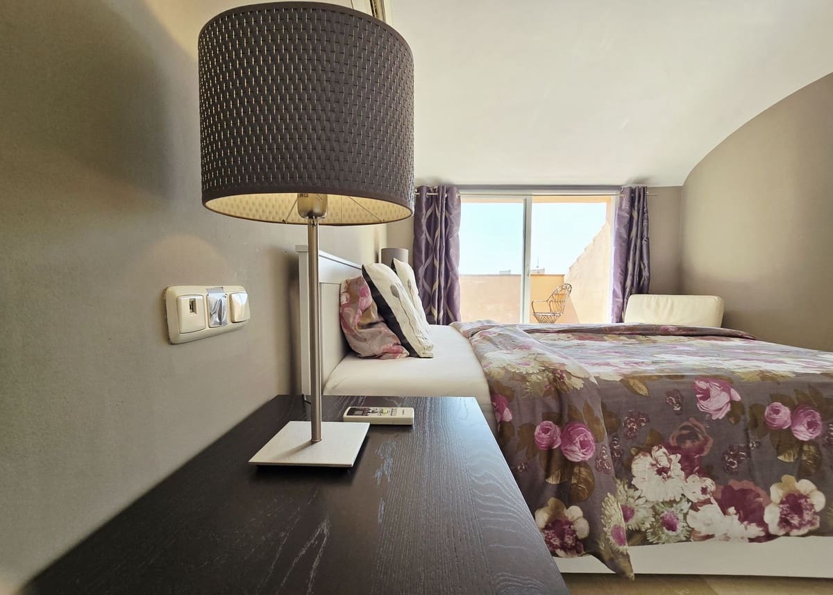 Ático de 2 habitaciones en Elviria en venta con piscina - 419.000 € (Ref: 9527978)